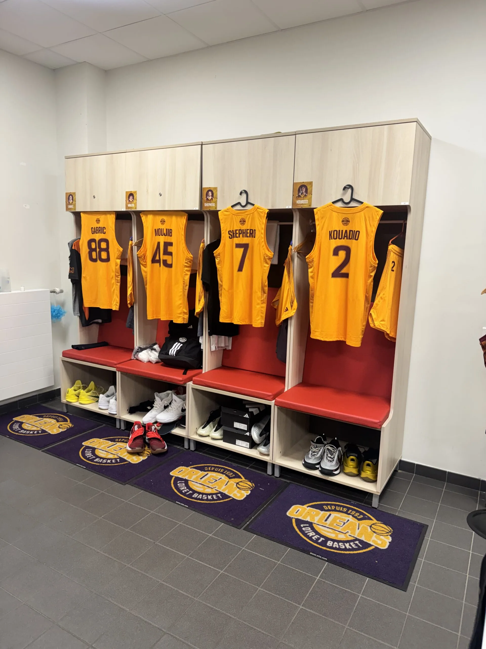 The official Orléans Loiret Basket players’ locker room